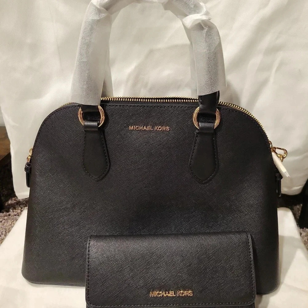 Michael Kors Bag and wallet bundle NWT 👜